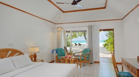 Villa-Park-Deluxe-Beach-Villa-Bed-Large (2)